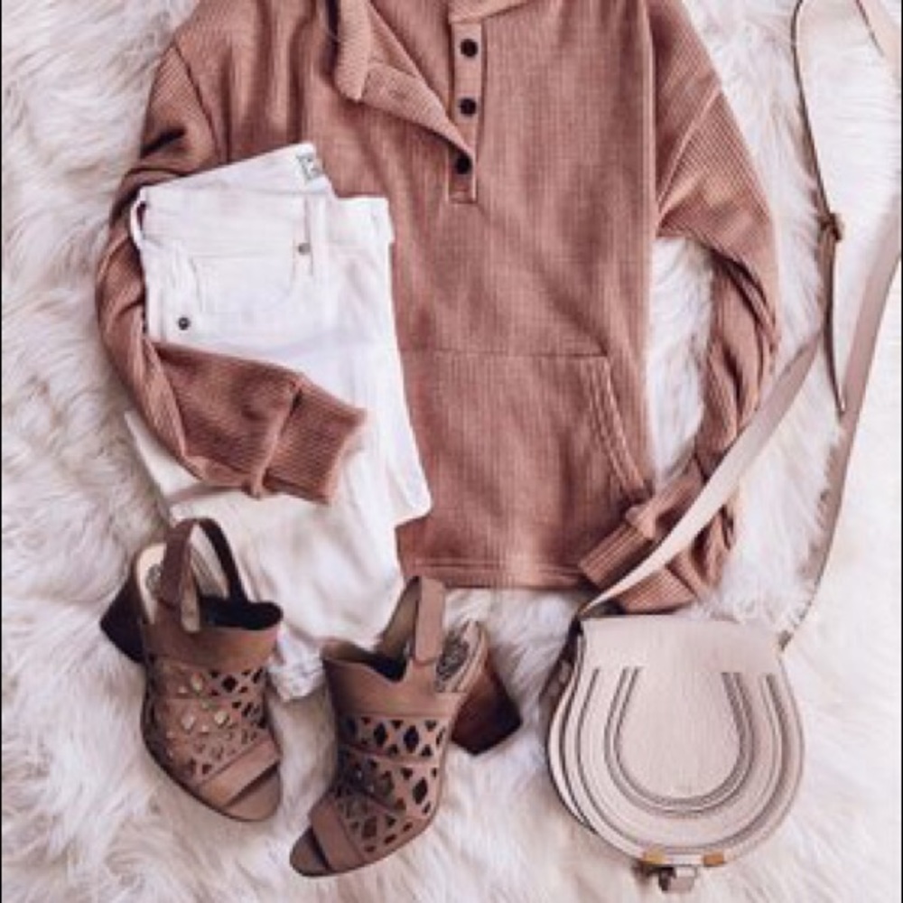 VINCE CAMUTO sandals